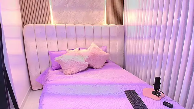 Snapshot of emyli_sw_ chatting on 11.21.25 emyli sw online show from 11.21.25