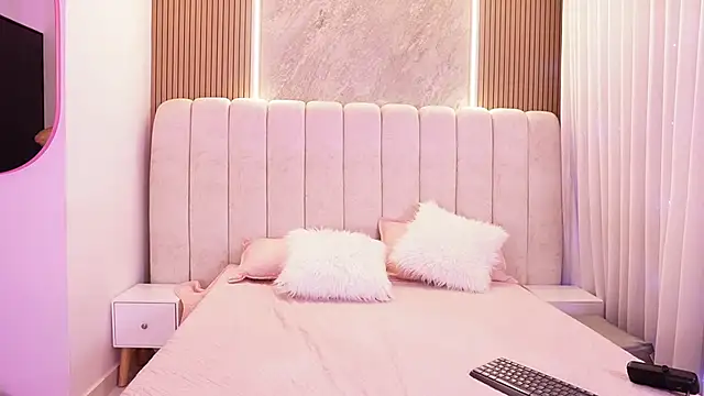 emyli sw  online show from 03.23.26