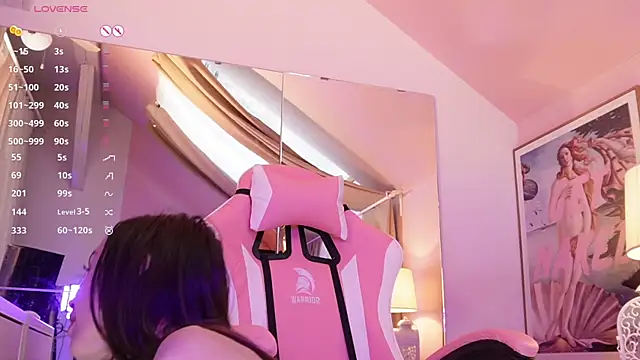 Snapshot of KirstenDanston chatting on 03.08.25 KirstenDanston online show from 03.08.25