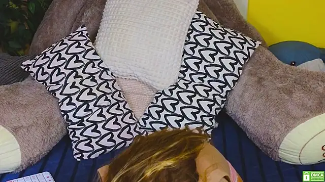 Snapshot of SuchArt_ chatting on 01.07.25 SuchArt online show from 01.07.25