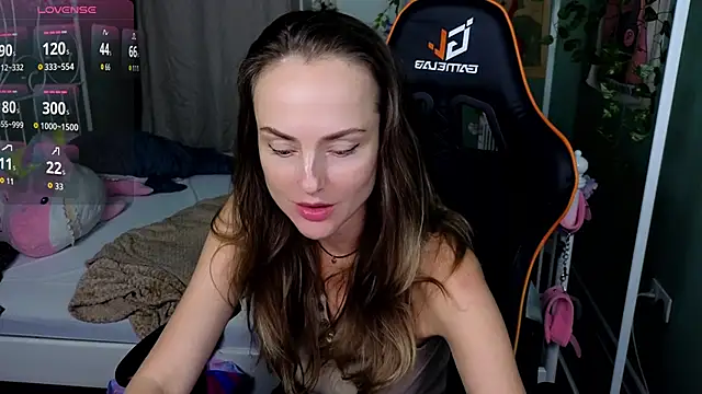 Snapshot of SuchArt_ chatting on 09.22.25 SuchArt online show from 09.22.25