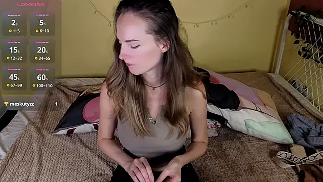 Snapshot of SuchArt_ chatting on 09.24.25 SuchArt online show from 09.24.25