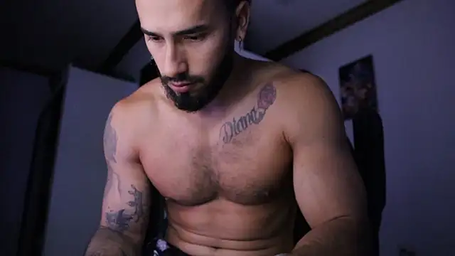 Snapshot of Baky_sexy chatting on 12.19.24 Baky sexy online show from 12.19.24