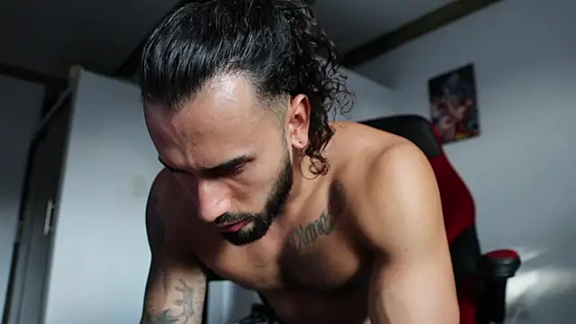 Snapshot of Baky_sexy chatting on 01.18.25 Baky sexy online show from 01.18.25