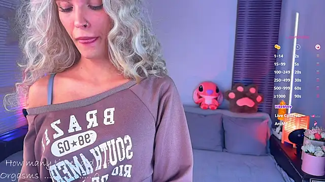 Snapshot of mikkixmeow chatting on 01.12.25 mikkixmeow online show from 01.12.25