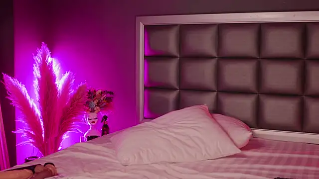 Anais Bloom online show from 02.12.25