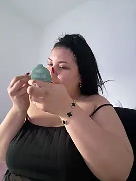 Snapshot of AshlyRouse chatting on 10.04.25 AshlyRouse online show from 10.04.25