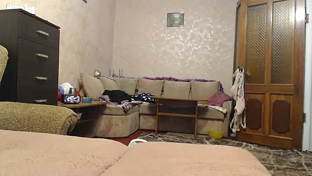 Amy August online show from 12.21.25