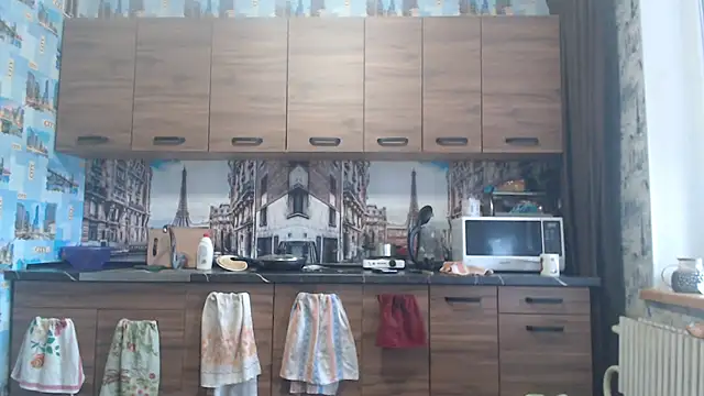 Amy August online show from 03.04.26