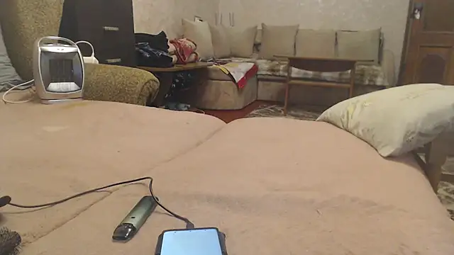 Amy August online show from 03.04.26