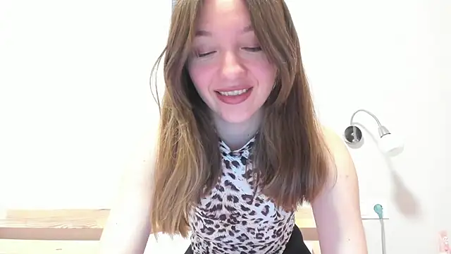 Snapshot of Naughty_Molly chatting on 05.28.26 Naughty Molly online show from 05.28.26