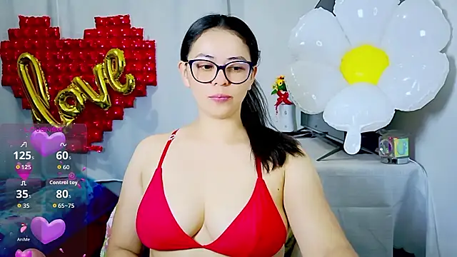 Snapshot of mayhott2 chatting on 02.14.26 mayhott2 online show from 02.14.26