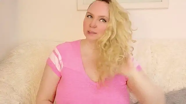 Snapshot of Sarah4you chatting on 06.28.26 Sarah4you online show from 06.28.26