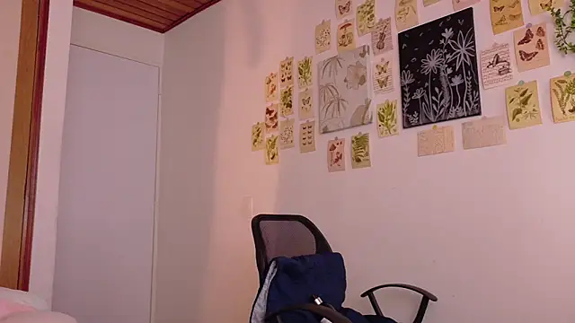 Snapshot of kinky_rider chatting on 02.15.26 kinky rider online show from 02.15.26