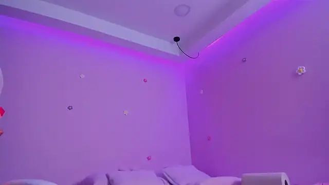 Snapshot of bella_adams_ chatting on 01.22.25 bella adams online show from 01.22.25