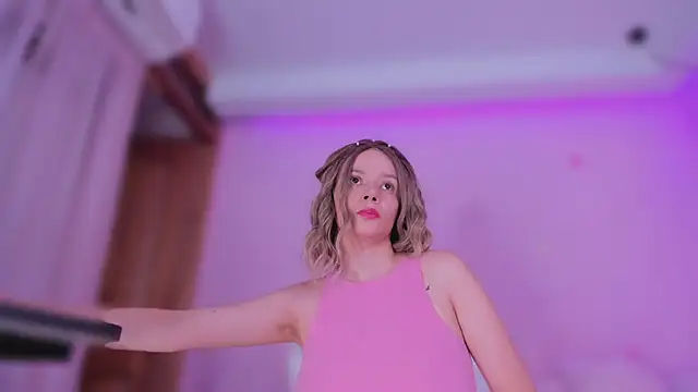 Snapshot of bella_adams_ chatting on 03.06.25 bella adams online show from 03.06.25