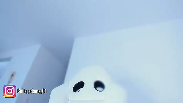 Snapshot of bella_adams_ chatting on 11.14.25 bella adams online show from 11.14.25