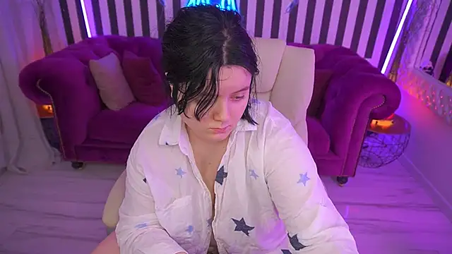 Snapshot of LittleShyy chatting on 06.18.26 LittleShyy online show from 06.18.26