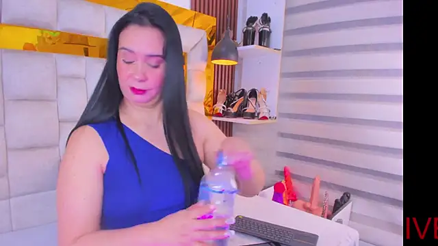 Snapshot of bigass_monic chatting on 09.18.25 bigass monic online show from 09.18.25