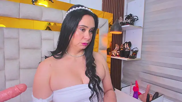 Snapshot of bigass_monic chatting on 11.06.25 bigass monic online show from 11.06.25