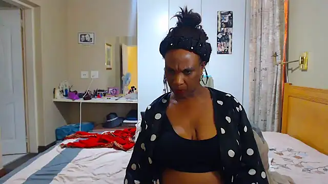 Snapshot of Hotgrannyx chatting on 01.28.25 Hotgrannyx online show from 01.28.25