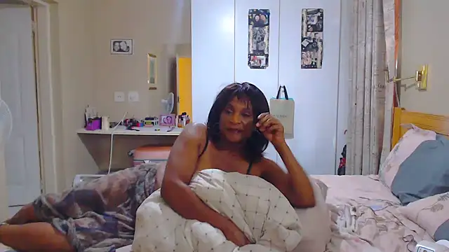 Snapshot of Hotgrannyx chatting on 03.22.25 Hotgrannyx online show from 03.22.25