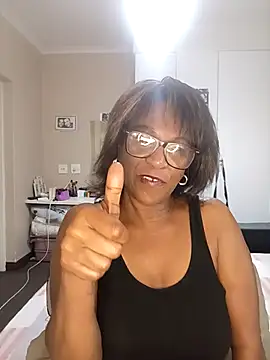 Snapshot of Hotgrannyx chatting on 10.26.25 Hotgrannyx online show from 10.26.25