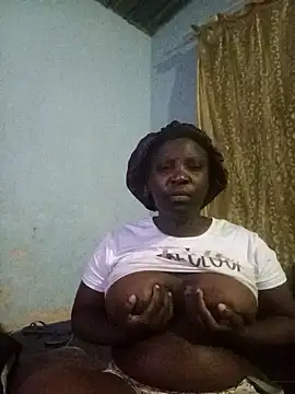 Snapshot of Cinderellablack chatting on 11.13.25 Cinderellablack online show from 11.13.25