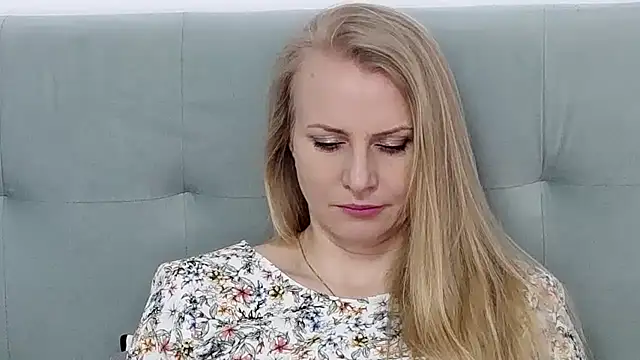 Snapshot of K__Adrienne chatting on 03.06.25 K Adrienne online show from 03.06.25