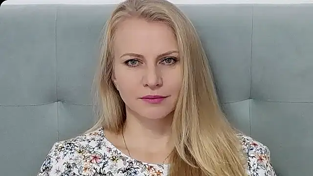 Snapshot of K__Adrienne chatting on 10.27.25 K Adrienne online show from 10.27.25