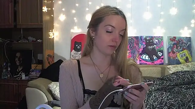 SecretSophia online show from 01.05.25