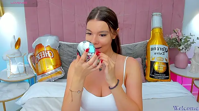 MiaMuse online show from 09.23.25