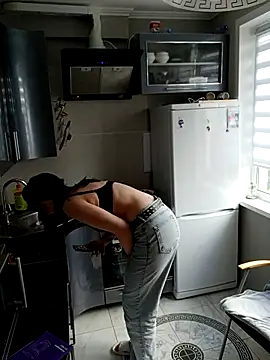 LazyTanukii online show from 09.25.25