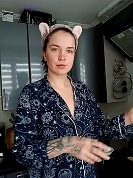 LazyTanukii online show from 10.05.25