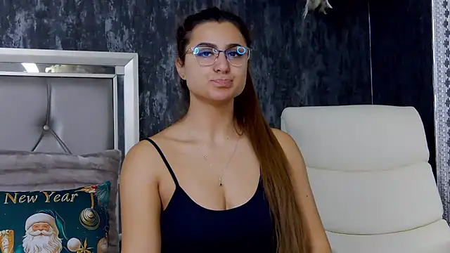 Snapshot of NicolePlay chatting on 01.04.25 NicolePlay online show from 01.04.25