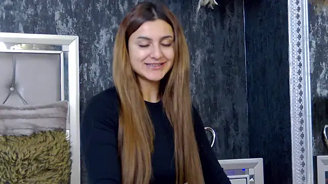 Snapshot of NicolePlay chatting on 01.10.25 NicolePlay online show from 01.10.25