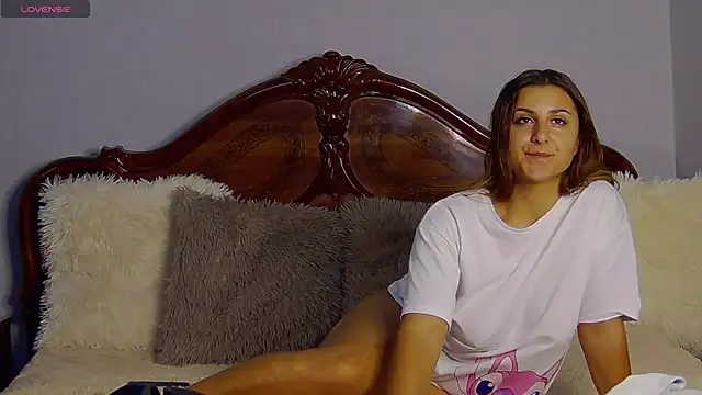 Snapshot of NicolePlay chatting on 10.30.25 NicolePlay online show from 10.30.25