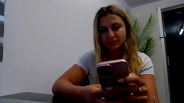 Snapshot of NicolePlay chatting on 07.06.26 NicolePlay online show from 07.06.26