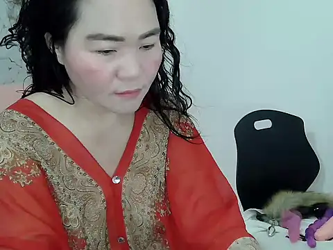 Snapshot of SweetAsianAss chatting on 10.26.25 SweetAsianAss online show from 10.26.25