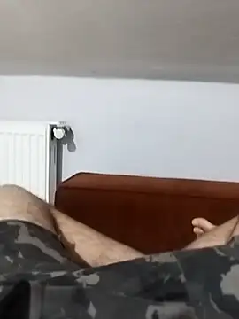 Snapshot of Aykut1990 chatting on 10.15.25 Aykut1990 online show from 10.15.25