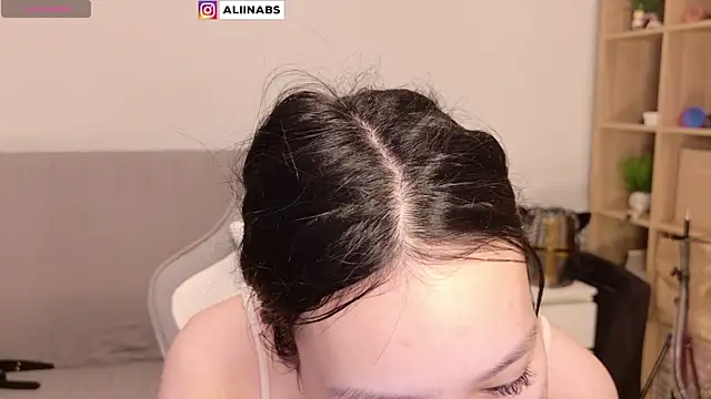 Snapshot of aliiiiiina chatting on 12.31.24 aliiiiiina online show from 12.31.24