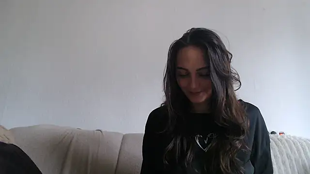 Snapshot of Katze22 chatting on 12.18.24 Katze22 online show from 12.18.24