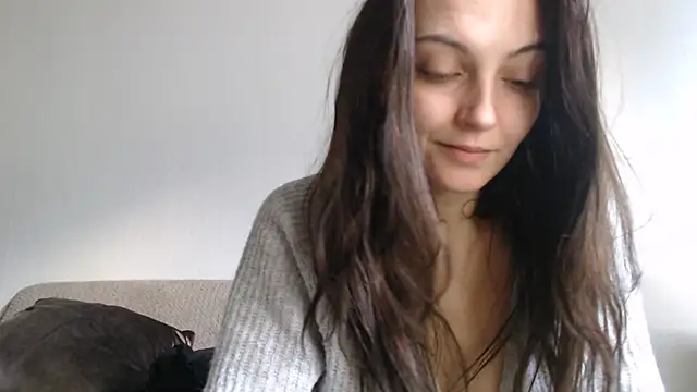 Snapshot of Katze22 chatting on 12.20.24 Katze22 online show from 12.20.24