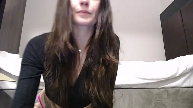 Snapshot of Katze22 chatting on 12.31.24 Katze22 online show from 12.31.24