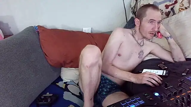 Snapshot of pyrowuff chatting on 09.22.25 pyrowuff online show from 09.22.25