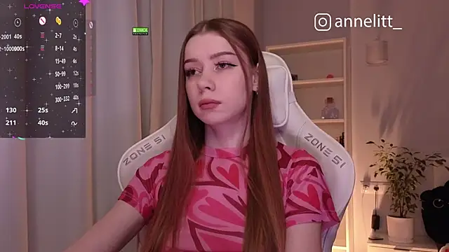 Snapshot of Annelitt chatting on 12.17.24 Annelitt online show from 12.17.24