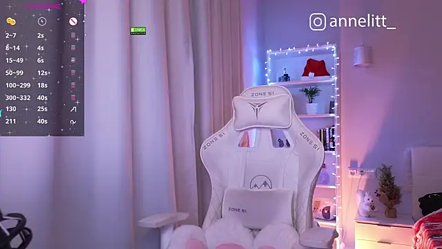 Snapshot of Annelitt chatting on 01.08.25 Annelitt online show from 01.08.25