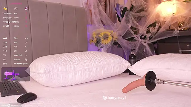 Snapshot of DianySexy chatting on 10.18.25 DianySexy online show from 10.18.25