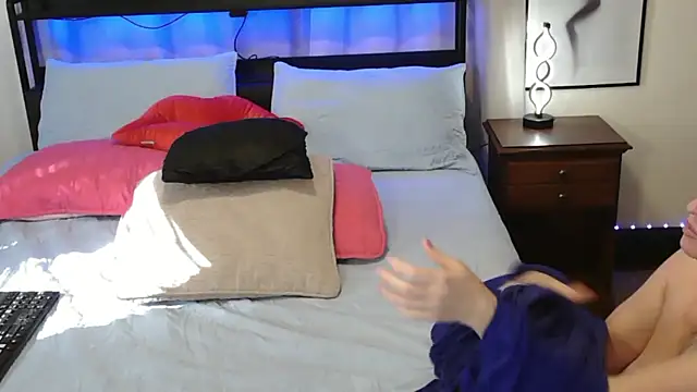 Snapshot of HollieBim chatting on 12.03.24 HollieBim online show from 12.03.24