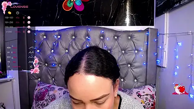 Snapshot of LAILAGUMMY chatting on 01.20.25 LAILAGUMMY online show from 01.20.25